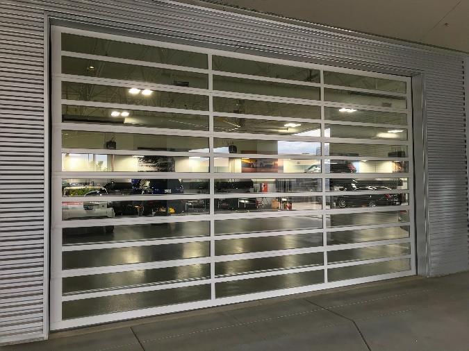 MultiView aluminum door with horizontal glass panels and modern design