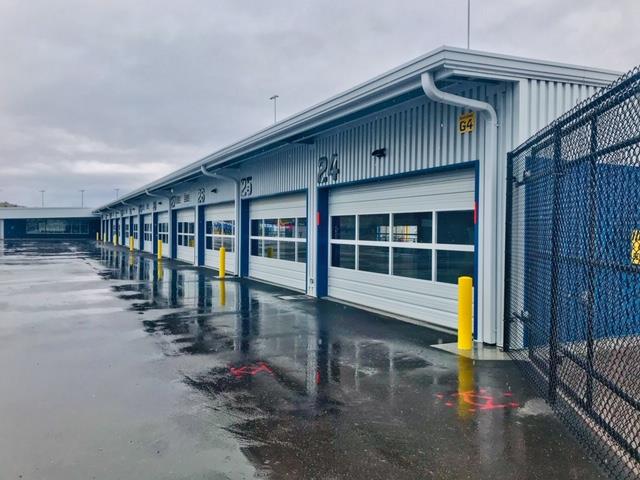 Roll-Bar at ISM Raceway with flexible indoor outdoor seating space