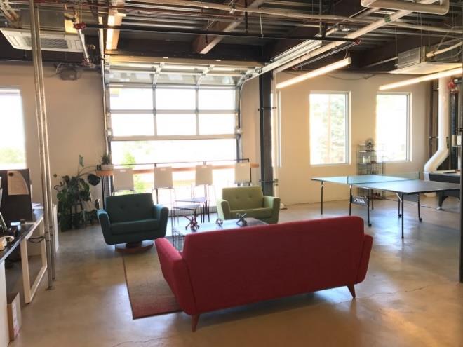 Workspace with natural daylight and indoor outdoor connection