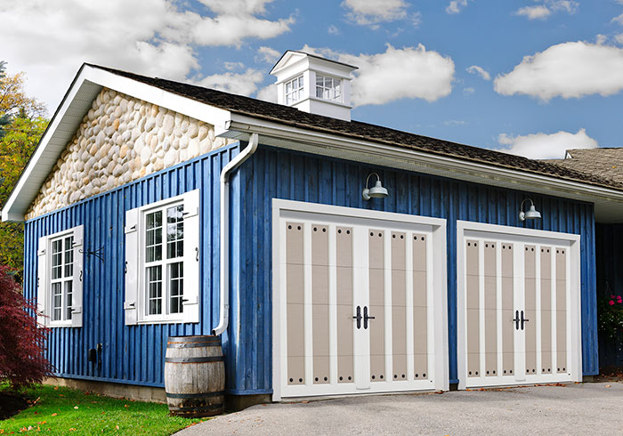 Carriage Court Arcadia Sandstone Clavos Garage Door